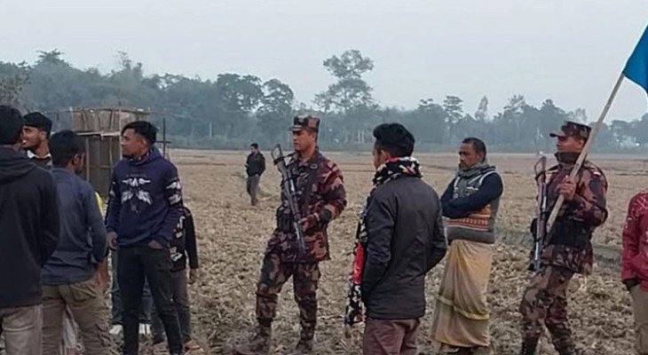 রাতের আঁধারে সীমান্তে বিএসএফের সড়ক নির্মাণ, বিজিবির বাধা